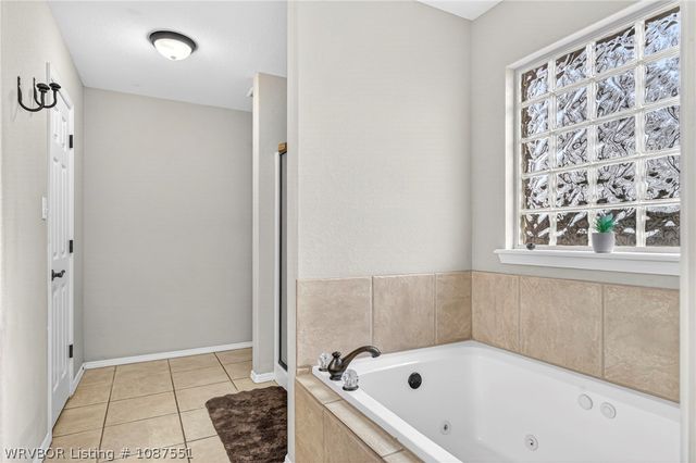 1736 Red Oak Circle, Van Buren, AR 72956