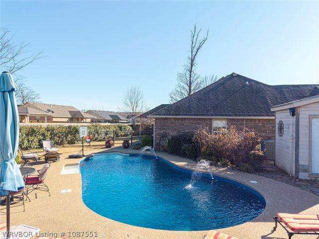 1736 Red Oak Circle, Van Buren, AR 72956