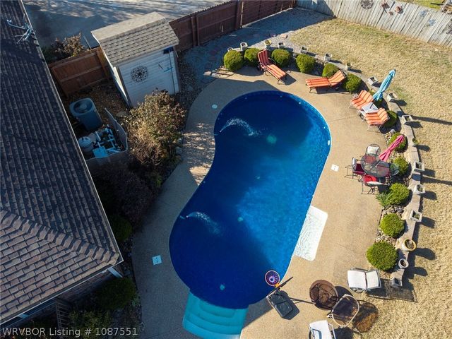 1736 Red Oak Circle, Van Buren, AR 72956