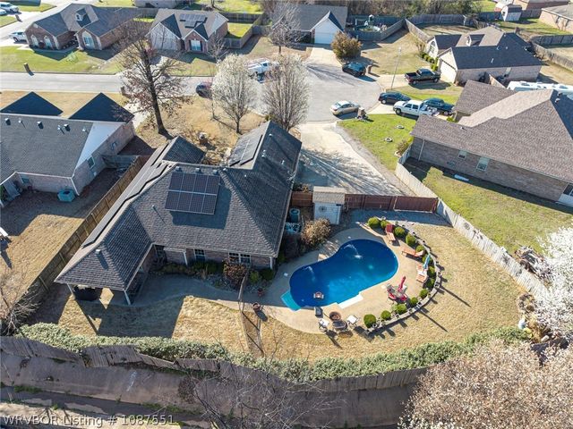 1736 Red Oak Circle, Van Buren, AR 72956
