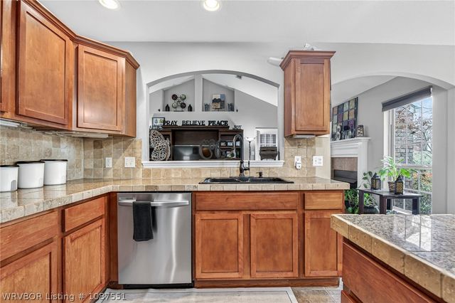 1736 Red Oak Circle, Van Buren, AR 72956