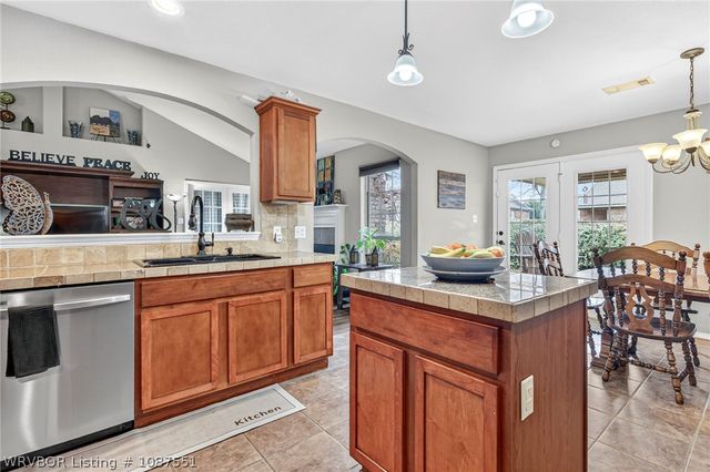 1736 Red Oak Circle, Van Buren, AR 72956