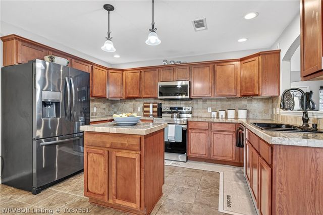 1736 Red Oak Circle, Van Buren, AR 72956