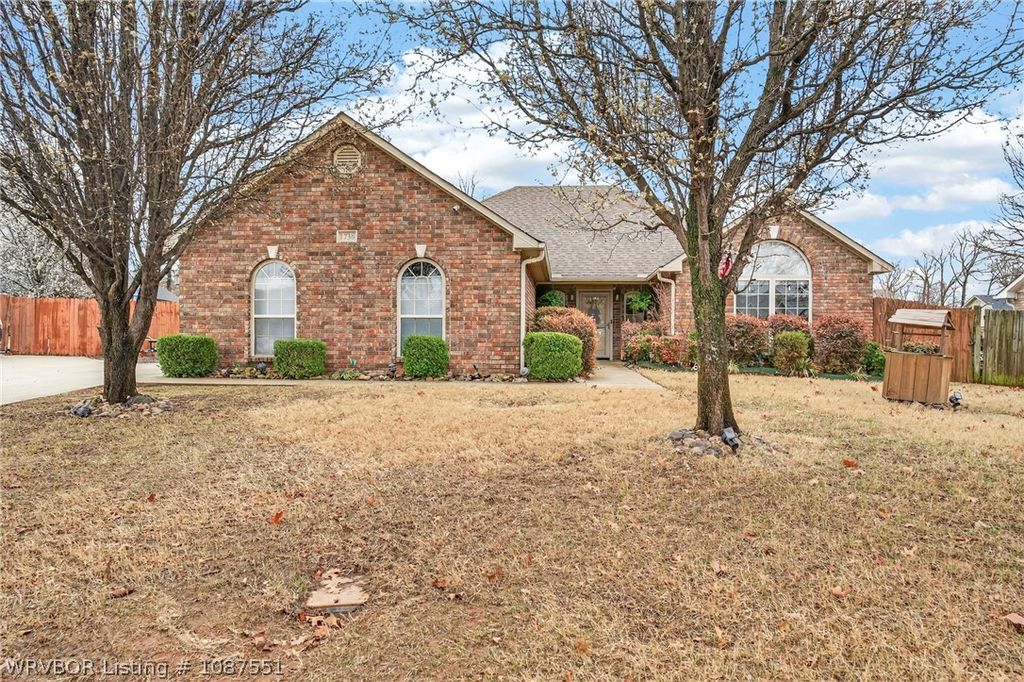 1736 Red Oak Circle, Van Buren, AR 72956