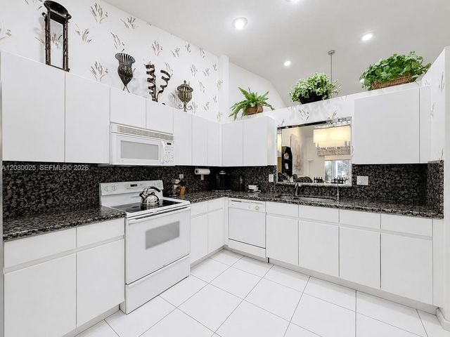 5591 Royal Lake Circle, Boynton Beach, FL 33437