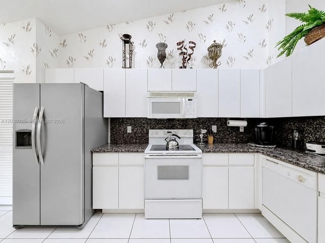 5591 Royal Lake Circle, Boynton Beach, FL 33437