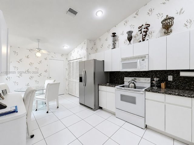 5591 Royal Lake Circle, Boynton Beach, FL 33437
