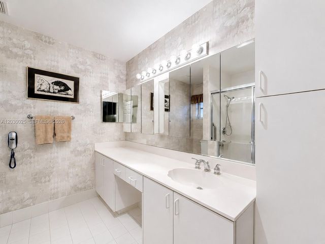 5591 Royal Lake Circle, Boynton Beach, FL 33437
