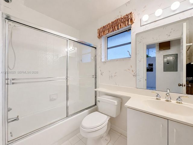 5591 Royal Lake Circle, Boynton Beach, FL 33437