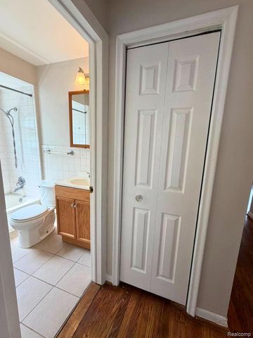 29537 Hazelwood Street, Inkster, MI 48141