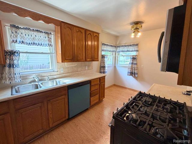 29537 Hazelwood Street, Inkster, MI 48141