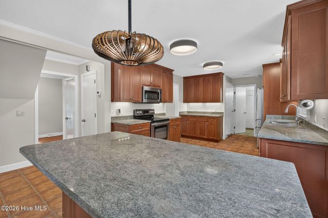242 Dallas Drive, Wilmington, NC 28405