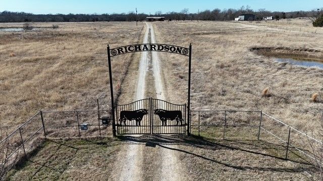 994 County Road 3925, Wolfe City, TX 75496