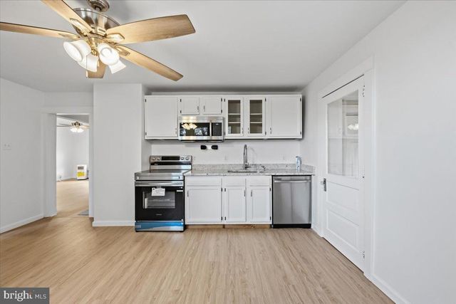 5136 MCKINLEY AVE, Whitehall, PA 18052