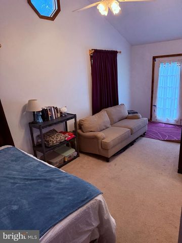 18318 SHARON RD, Triangle, VA 22172