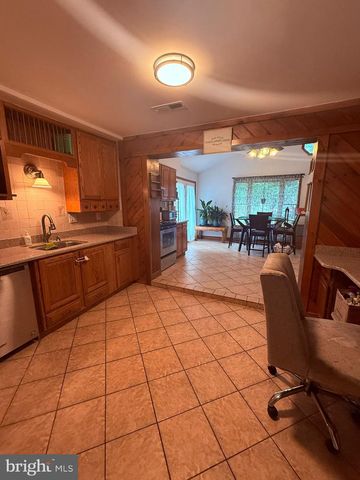 18318 SHARON RD, Triangle, VA 22172