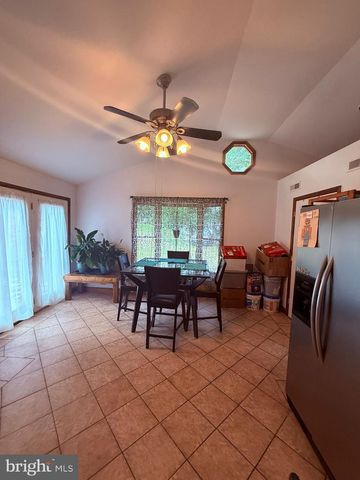 18318 SHARON RD, Triangle, VA 22172