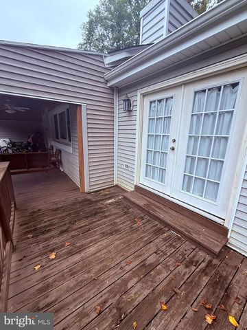 18318 SHARON RD, Triangle, VA 22172