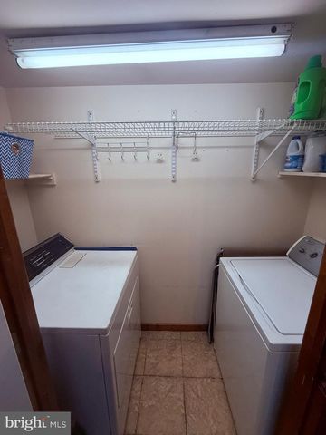 18318 SHARON RD, Triangle, VA 22172