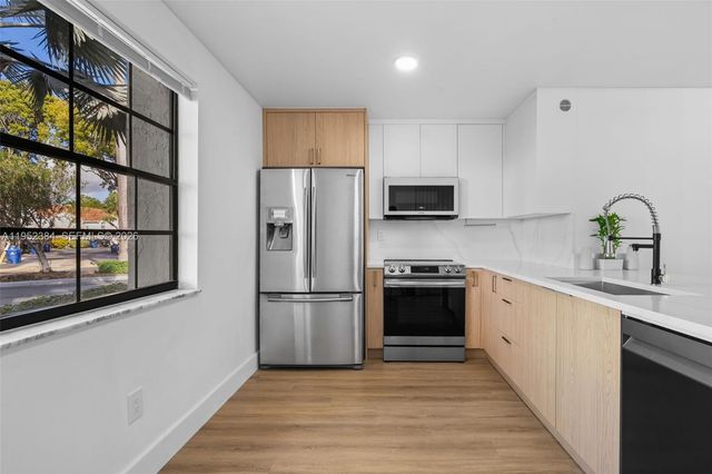 3545 Magellan Cir 351-5, Aventura, FL 33180