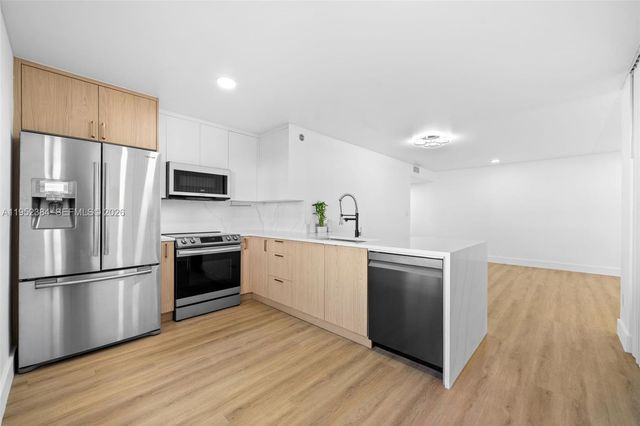 3545 Magellan Cir 351-5, Aventura, FL 33180