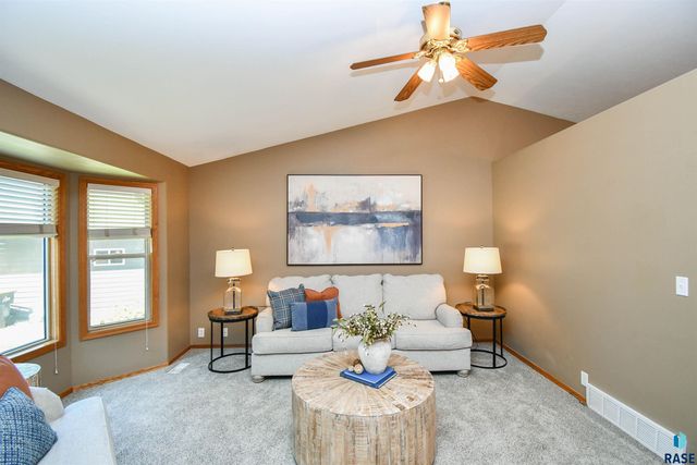 3234 S Serenity Trl Trail, Sioux Falls, SD 57103
