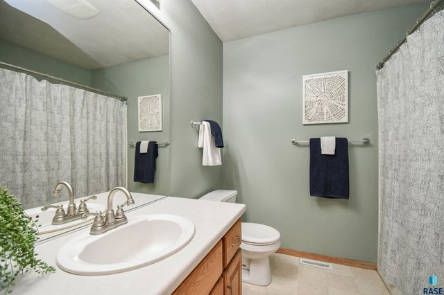 3234 S Serenity Trl Trail, Sioux Falls, SD 57103