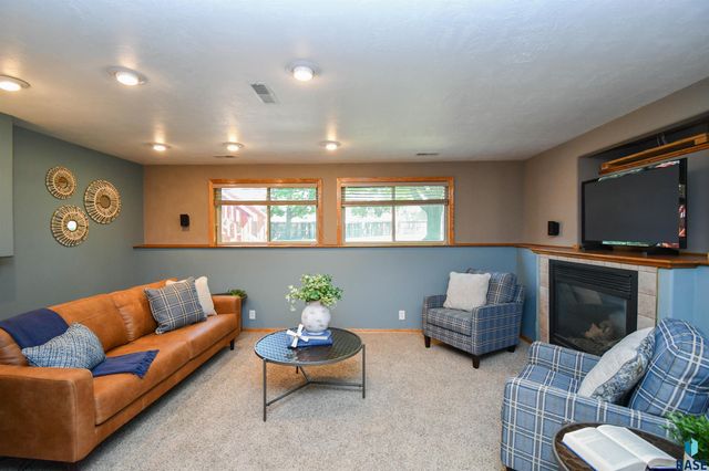 3234 S Serenity Trl Trail, Sioux Falls, SD 57103