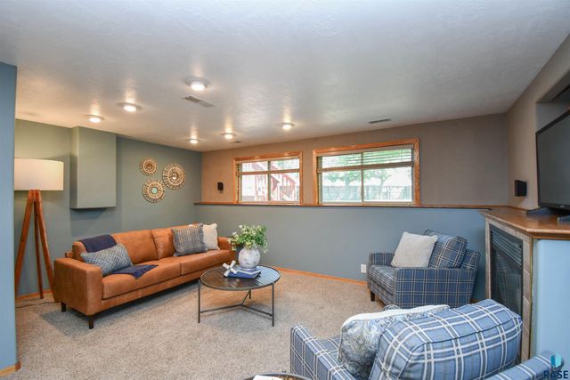 3234 S Serenity Trl Trail, Sioux Falls, SD 57103