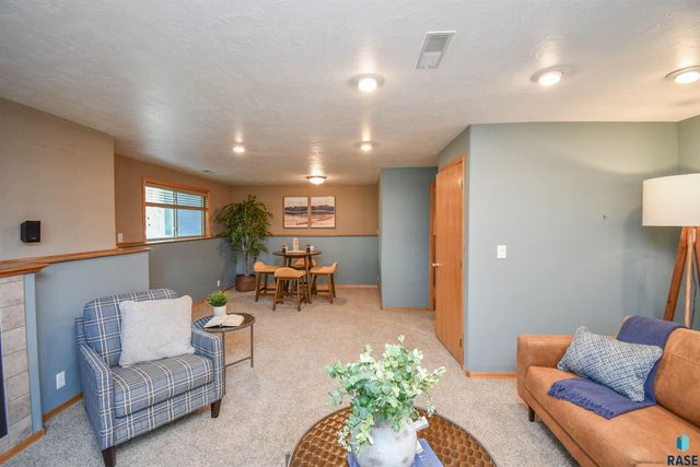 3234 S Serenity Trl Trail, Sioux Falls, SD 57103