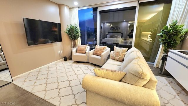 3722 Las Vegas Boulevard 809, Las Vegas, NV 89158