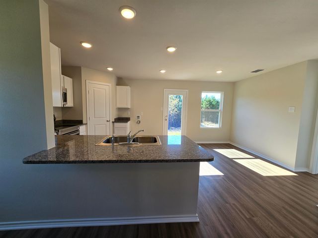 250 Omaha St., Gladewater, TX 75647