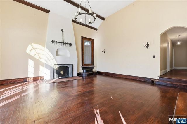 283 Pasadena Avenue, Hasbrouck Heights, NJ 07604