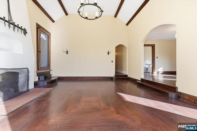 283 Pasadena Avenue, Hasbrouck Heights, NJ 07604