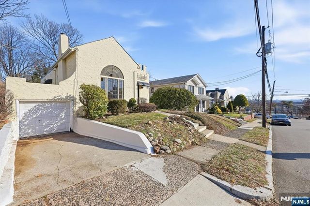 283 Pasadena Avenue, Hasbrouck Heights, NJ 07604