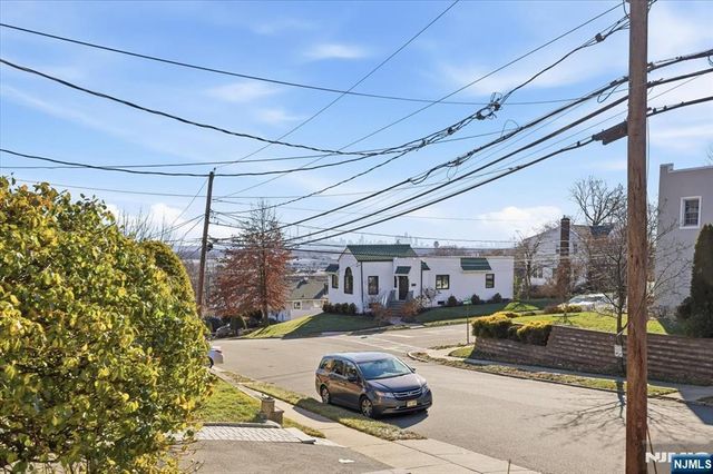 283 Pasadena Avenue, Hasbrouck Heights, NJ 07604