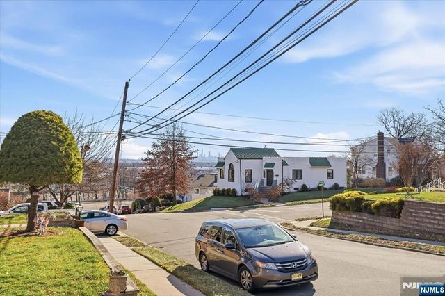 283 Pasadena Avenue, Hasbrouck Heights, NJ 07604