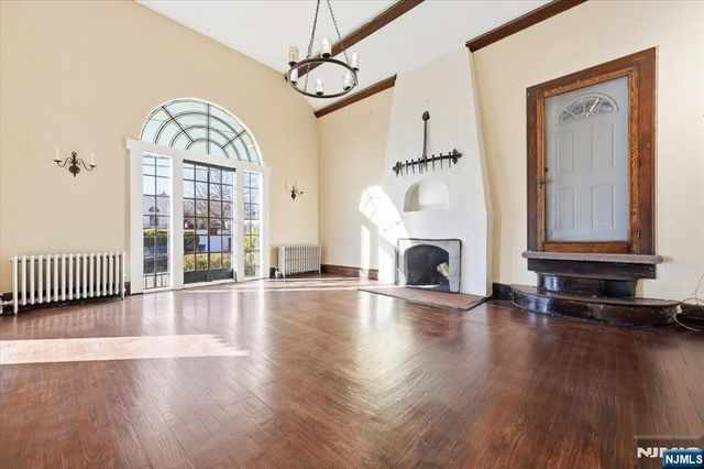 283 Pasadena Avenue, Hasbrouck Heights, NJ 07604