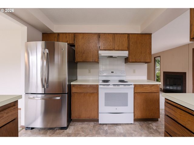 1900 N CEDAR St, Newberg, OR 97132