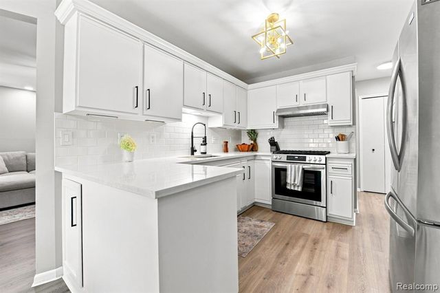 22733 Ridgeway Street, Saint Clair Shores, MI 48080