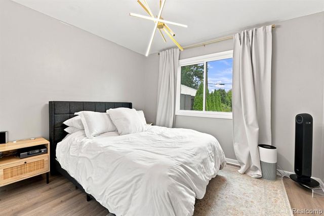 22733 Ridgeway Street, Saint Clair Shores, MI 48080