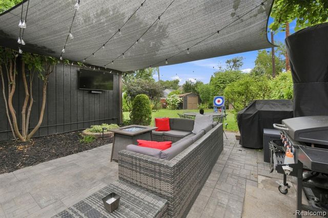 22733 Ridgeway Street, Saint Clair Shores, MI 48080