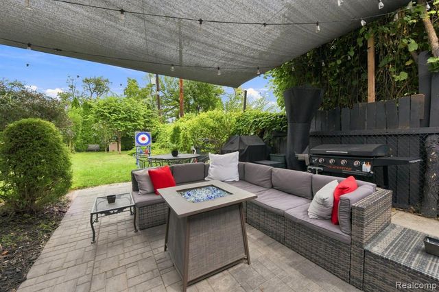 22733 Ridgeway Street, Saint Clair Shores, MI 48080