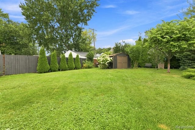 22733 Ridgeway Street, Saint Clair Shores, MI 48080