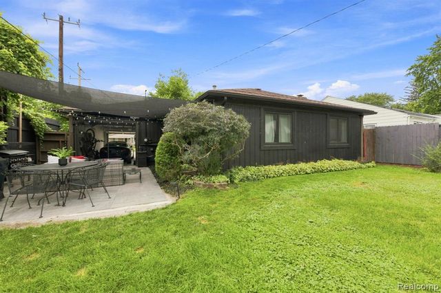 22733 Ridgeway Street, Saint Clair Shores, MI 48080
