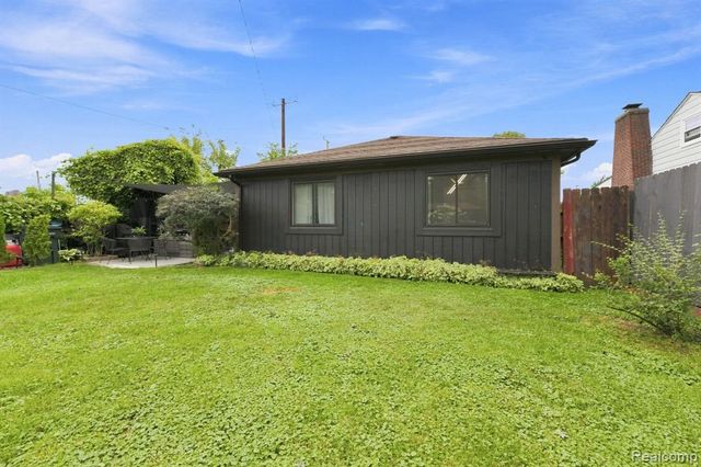 22733 Ridgeway Street, Saint Clair Shores, MI 48080