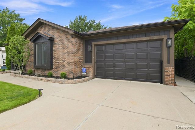 22733 Ridgeway Street, Saint Clair Shores, MI 48080