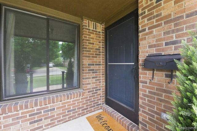 22733 Ridgeway Street, Saint Clair Shores, MI 48080