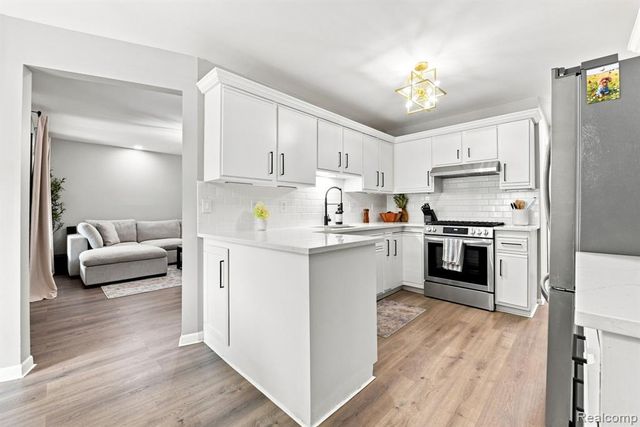 22733 Ridgeway Street, Saint Clair Shores, MI 48080