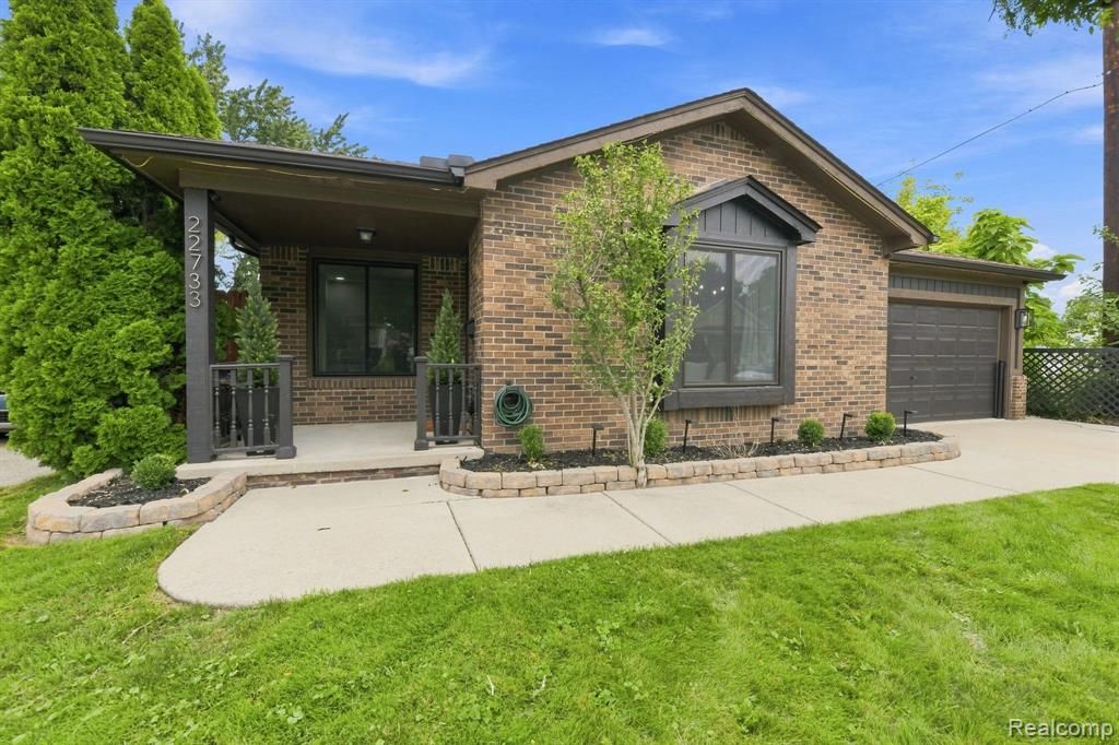 22733 Ridgeway Street, Saint Clair Shores, MI 48080